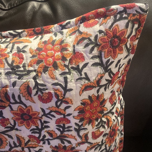 Carol & Frank
Colley Standard Sham 20” x 26” NWT - Picture 2 of 6